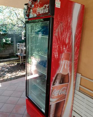 vecchio frigo della coca cola