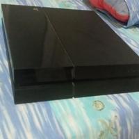  PS4 + 1 gioco e 4 joystick 