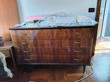 Comò a 4 cassetti