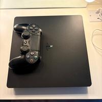 PlayStation 4 con controller e fili