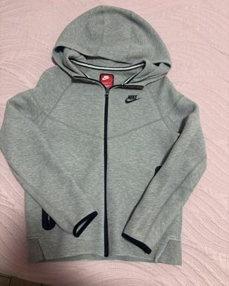 tech nike