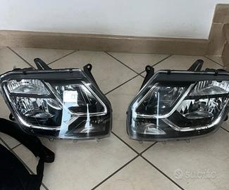 Coppia di fari Dacia Duster