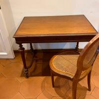 Scrivania - Scrittoio antico in legno con sedia