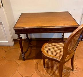 Scrivania - Scrittoio antico in legno con sedia