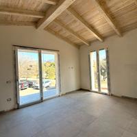 Quadrivano bilivelli con giardino