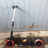 monopattino muscolare Razor