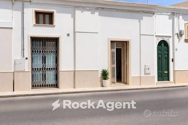 EDIFICIO DI ANTICA COSTRUZIONE IN CENTRO STORICO