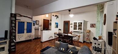 APPARTAMENTO TRICAMERE CON GIARIDNO E GARAGE!!