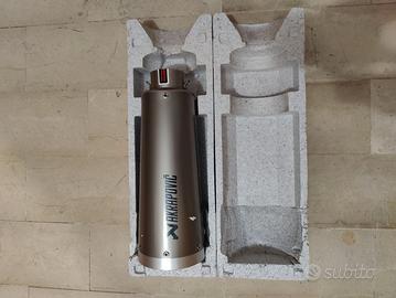Terminale di scarico Akrapovic