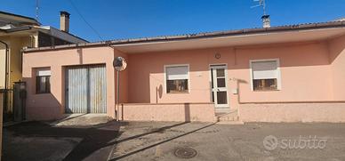 Uras - Indipendente su unico livello con giardino