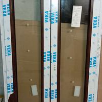 Finestra in PVC colore noce scuro