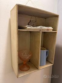 Pensile vintage in legno