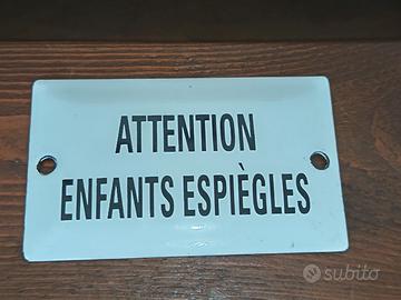 Targhetta Smaltata Bombata - Attention Bambini Dis
