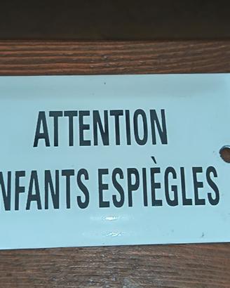 Targhetta Smaltata Bombata - Attention Bambini Dis
