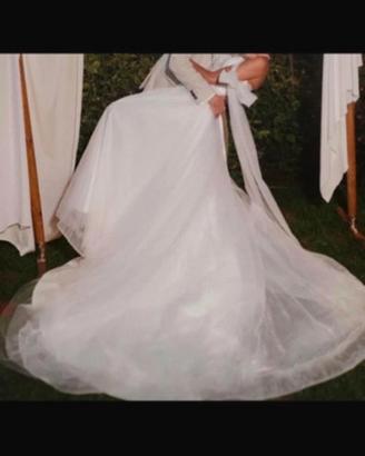 Abito da sposa con corsetto e maniche a fiocco