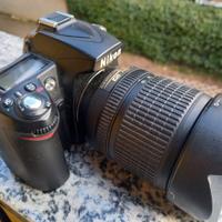 Nikon D90 con obbiettivo
