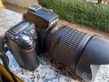 Nikon D90 con obbiettivo