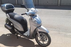 Si vende per scarso utilizzo SH 300 HONDA