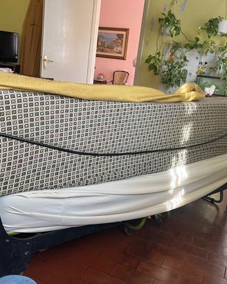 Struttura letto/divanetto in ferro battuto antico