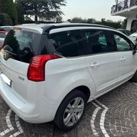 PEUGEOT 5008 1.6 HDi 112CV Allure Camb autom