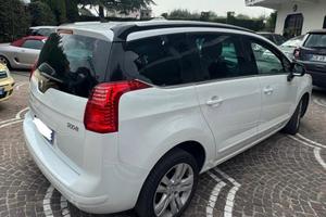 PEUGEOT 5008 1.6 HDi 112CV Allure Camb autom