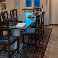 Tavolo in cristallo e sedie