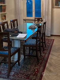 Tavolo in cristallo e sedie