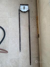 Serratura ad applicare con cilindro chiave a pompa