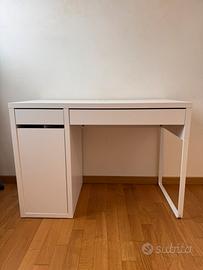 Scrivania IKEA MICKE bianca