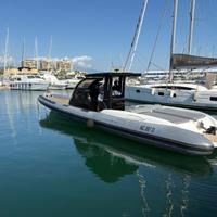 Gommone con motori entrobordo