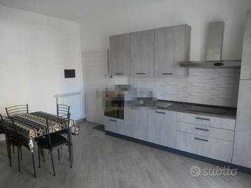 LADISPOLi TRILOCALE ARREDATO CON BALCONE