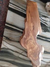 particolare porta salumi dì legno dì ulivo 