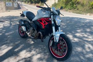 DUCATI MONSTER 821