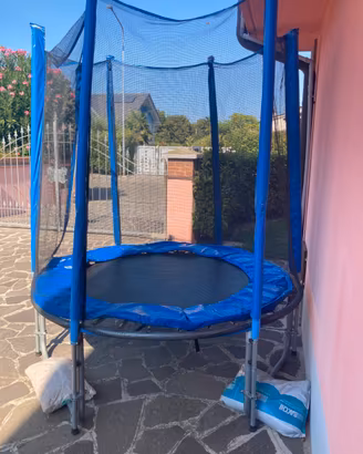 Tappeto elastico e scivolo