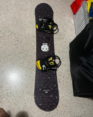 Tavola da snowboard con attacchi