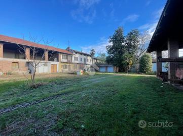 CASA SEMINDIPENDENTE A CAVOUR