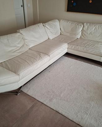 divano angolare bianco in pelle 