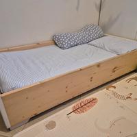 letto Montessori in legno artigianale 