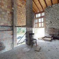 PORZIONE DI CASA CON STALLA