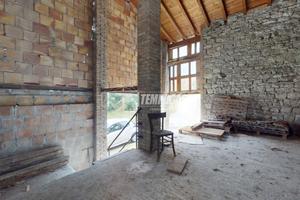 PORZIONE DI CASA CON STALLA