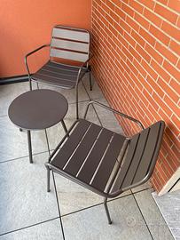 Arredo balcone-giardino: tavolino e due sedie