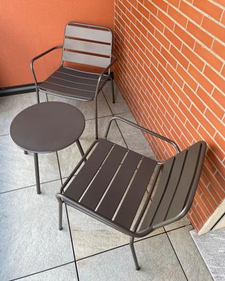 Arredo balcone-giardino: tavolino e due sedie