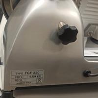 affettatrice professionale con affilatoio