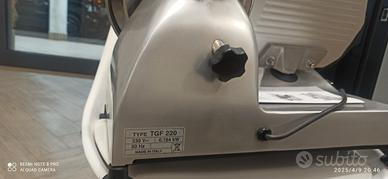 affettatrice professionale con affilatoio