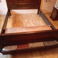 Letto matrimoniale in legno con cassetto