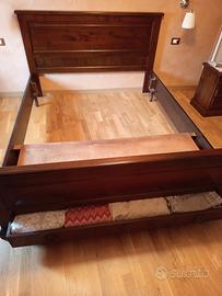 Letto matrimoniale in legno con cassetto