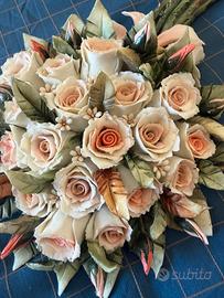 Bouchet di rose in porcellana di Capodimonte