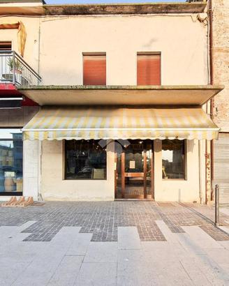 NEGOZIO A CASTAGNARO