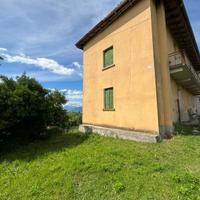 Casa con giardino panoramico