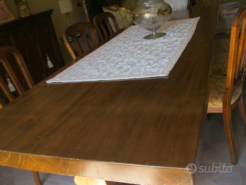 Tavolo in legno di cm. 240 X 114 X 6,5 con 6 sedie